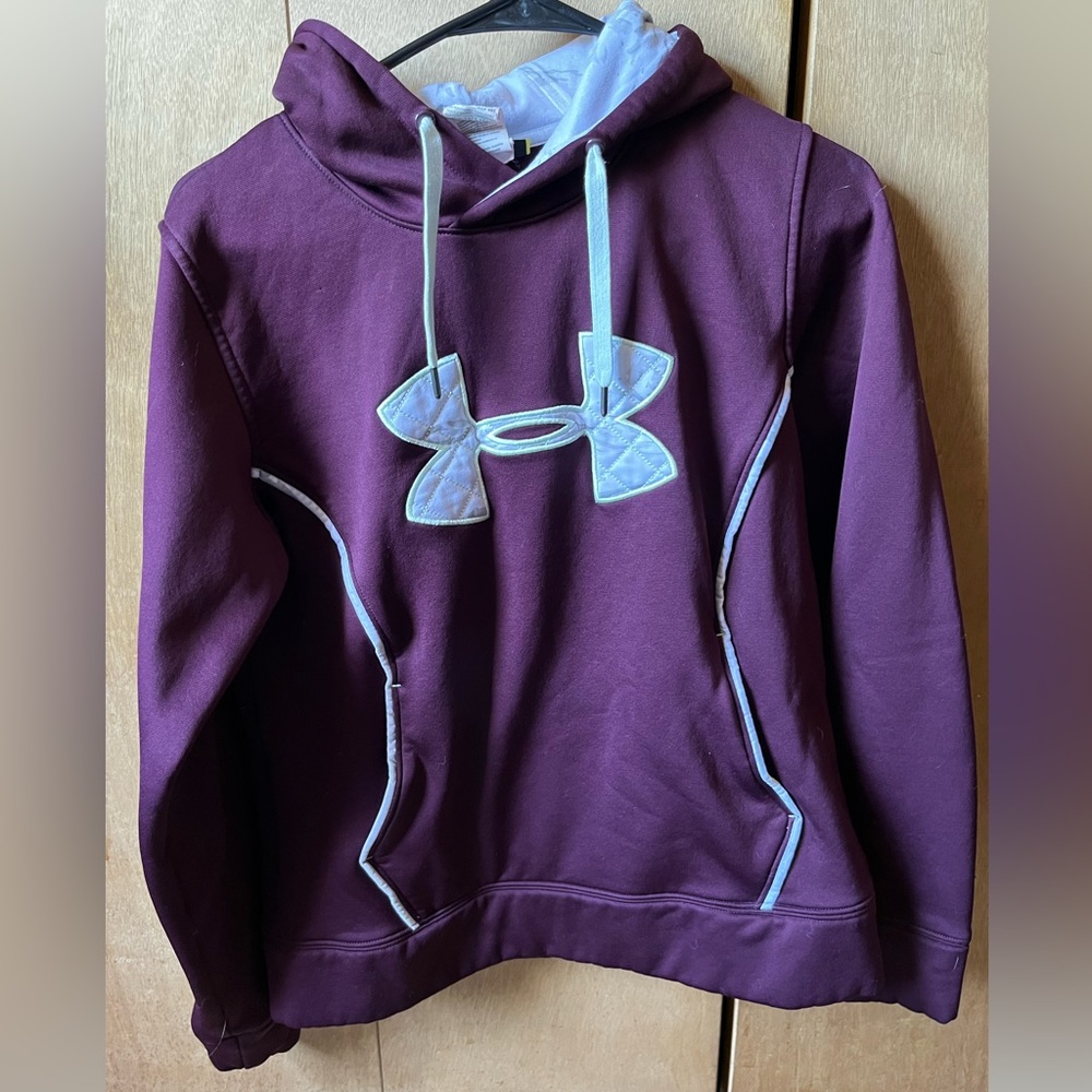 Under Armour size Medium sweatshirt